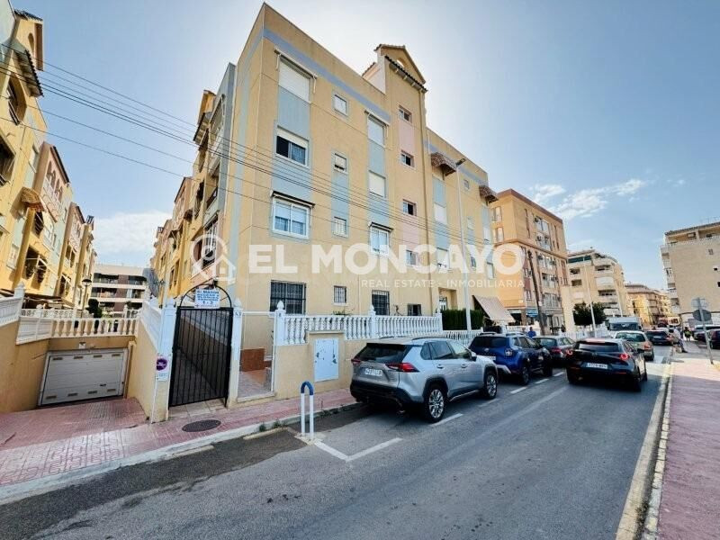 Fantástica vivienda planta baja con terraza privada y piscin - foto 2