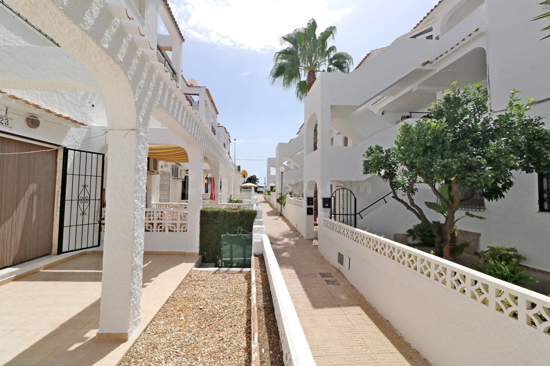 Bungalow de Planta Baja en Torrevieja - foto 2