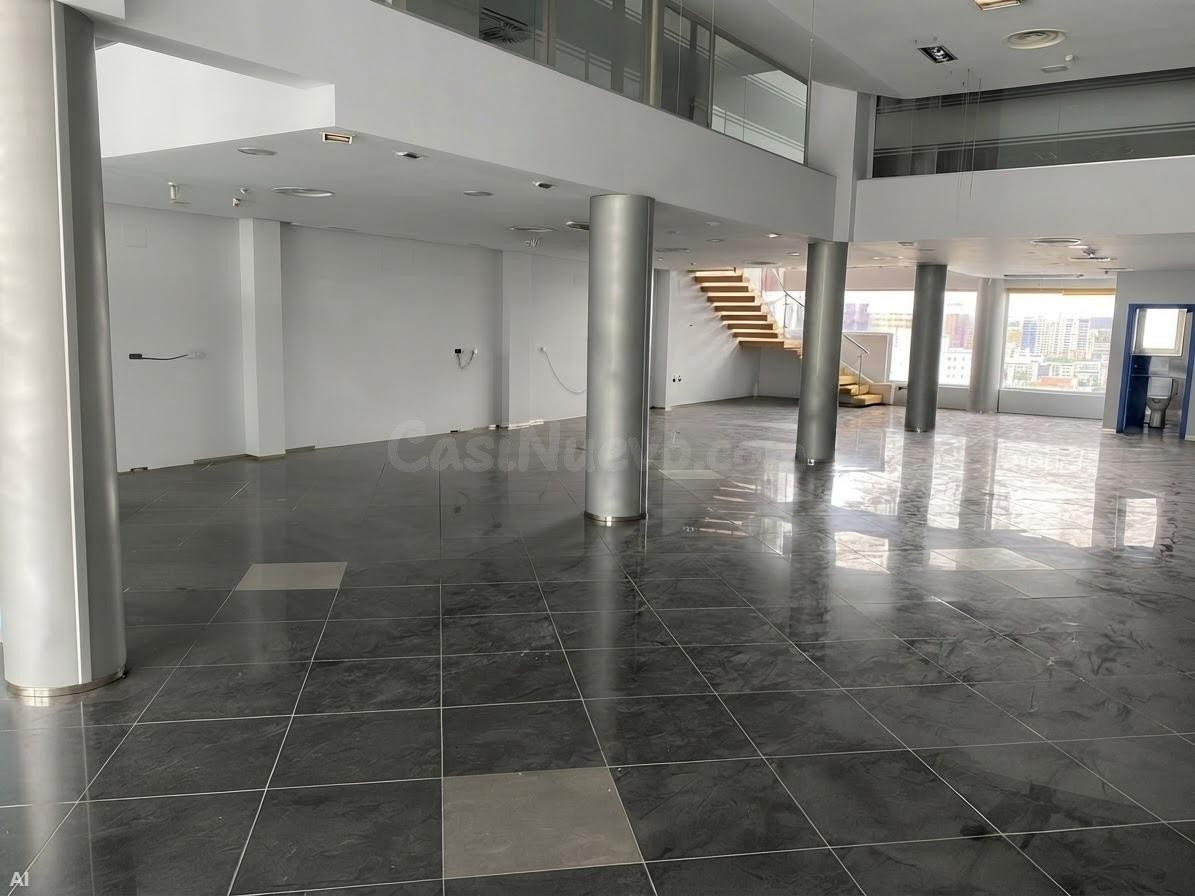 Local comercial de 700 m2 en rentabilidad 6% con salida de humos y 10m de fachada