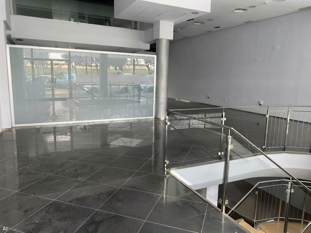 Local comercial de 700 m2 en rentabilidad 6% con salida de h - foto 3