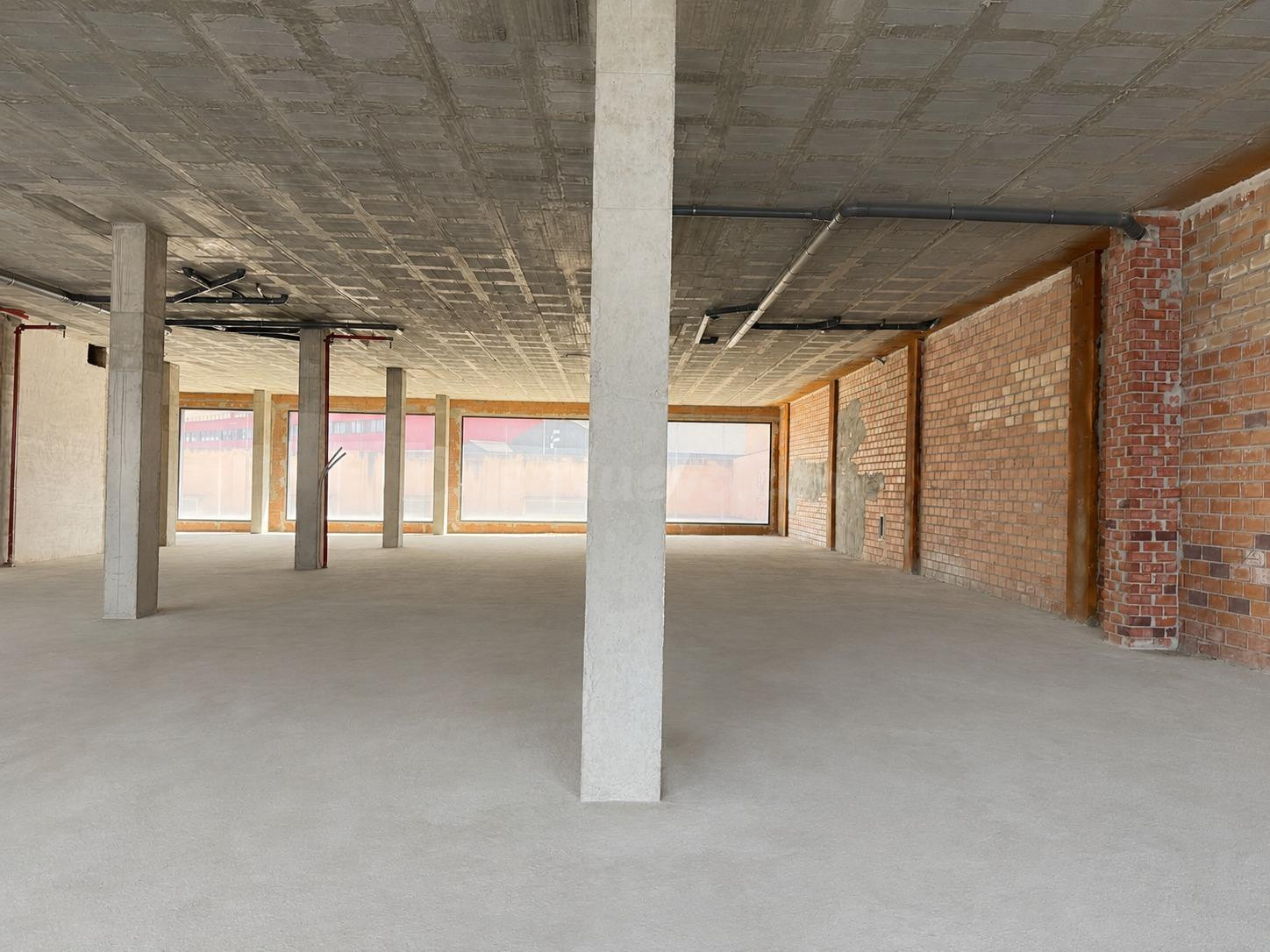 Oportunidad de inversión en local de más de 400m2 construido - foto 3