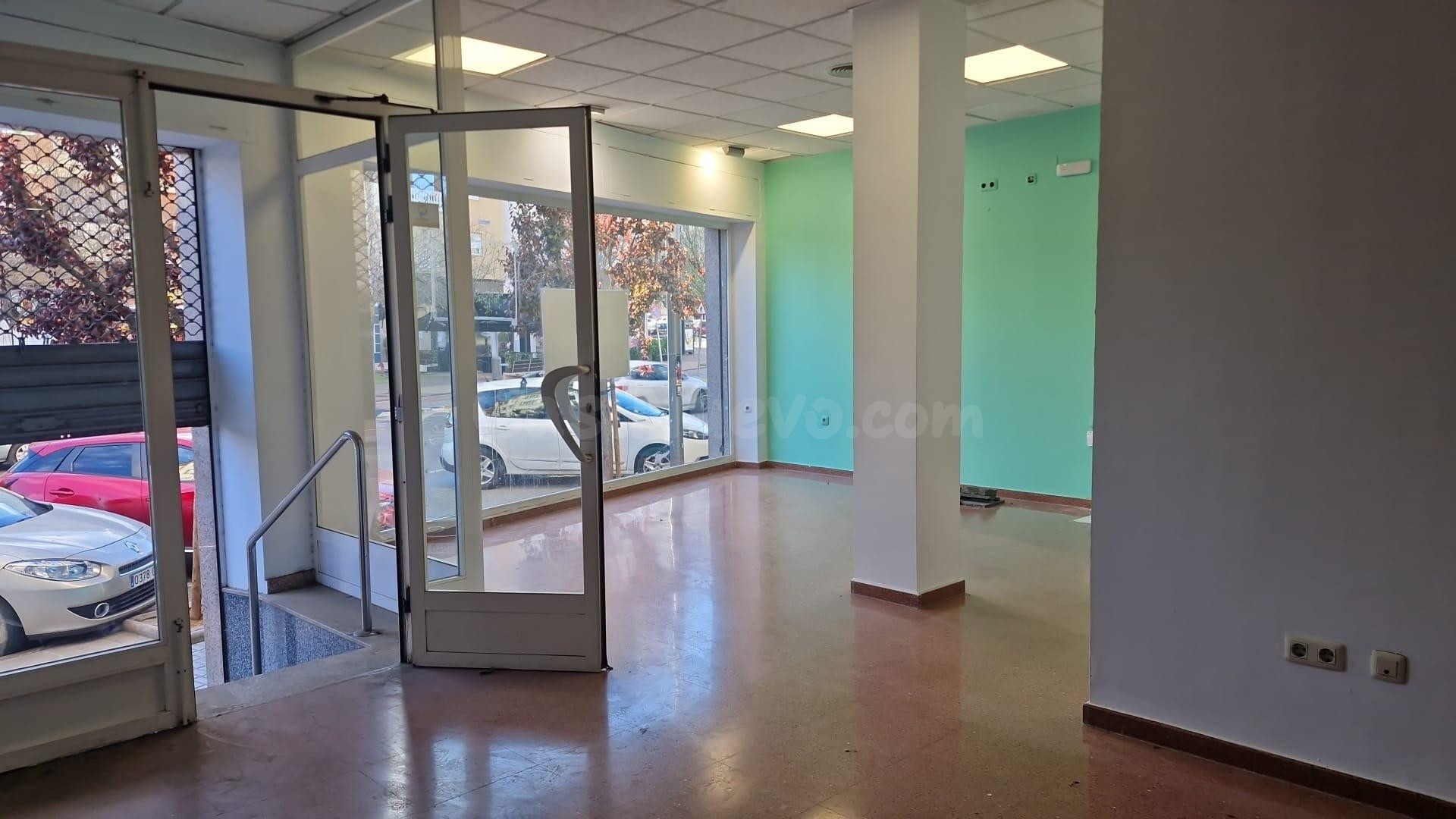 Local Comercial en Almendralejo - ¡Tu Oportunidad de Negocio! - foto 3