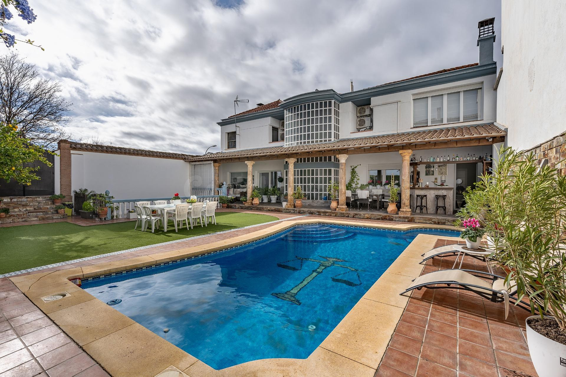 Exclusivo Chalet a la venta en Íllora, Granada.