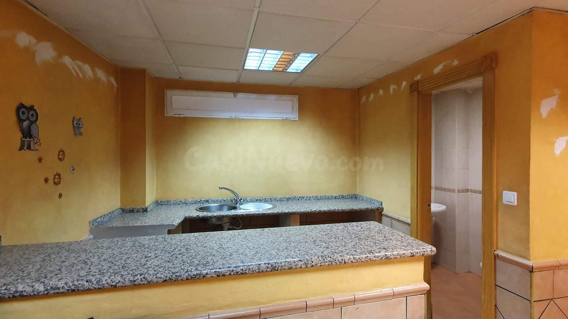 SE ALQUILA AMPLIA CASA CON PISCINA PRIVADA Y ZONA DE BARBACOA - foto 2