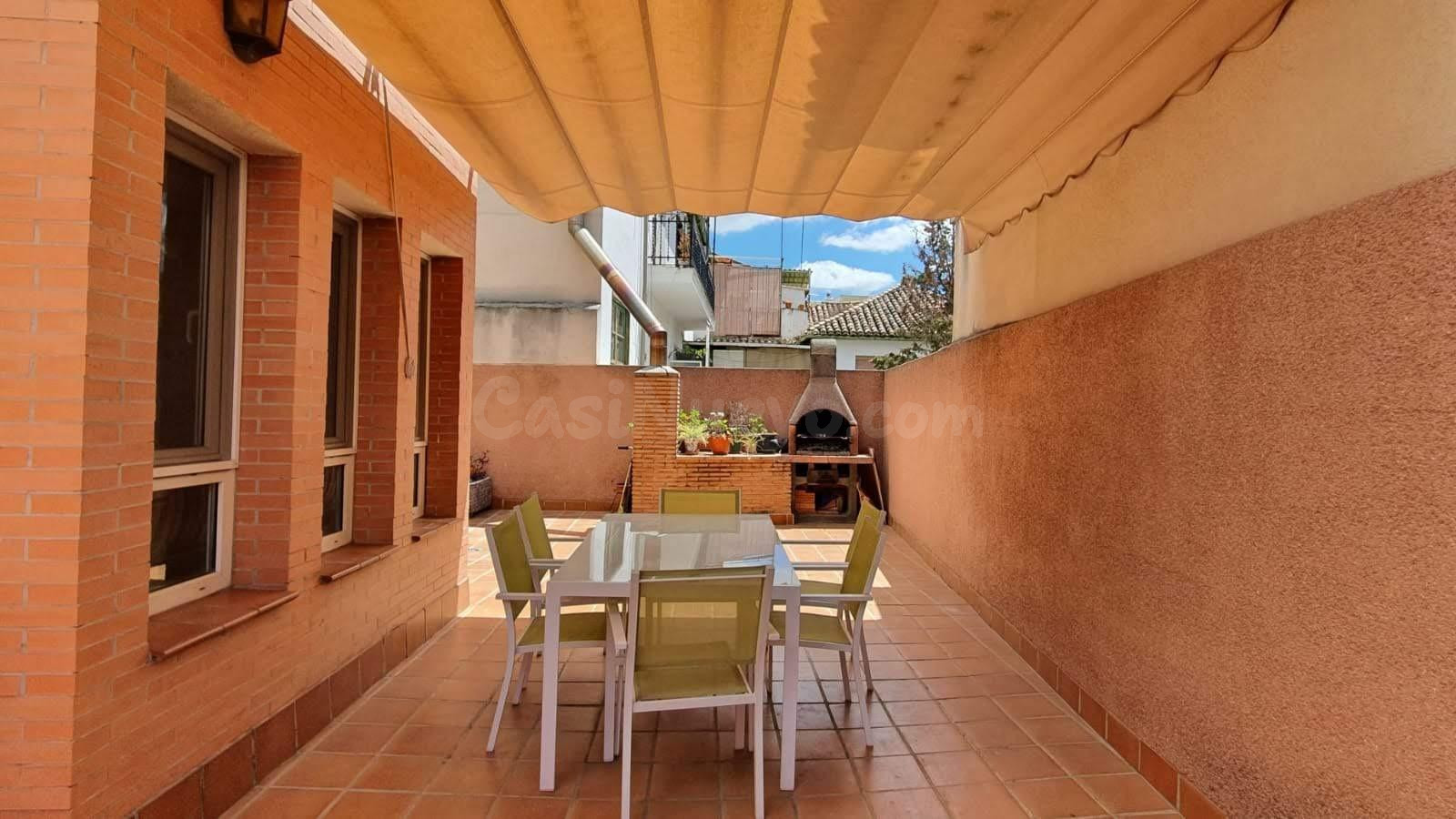 SE ALQUILA AMPLIA CASA CON PISCINA PRIVADA Y ZONA DE BARBACOA - foto 4
