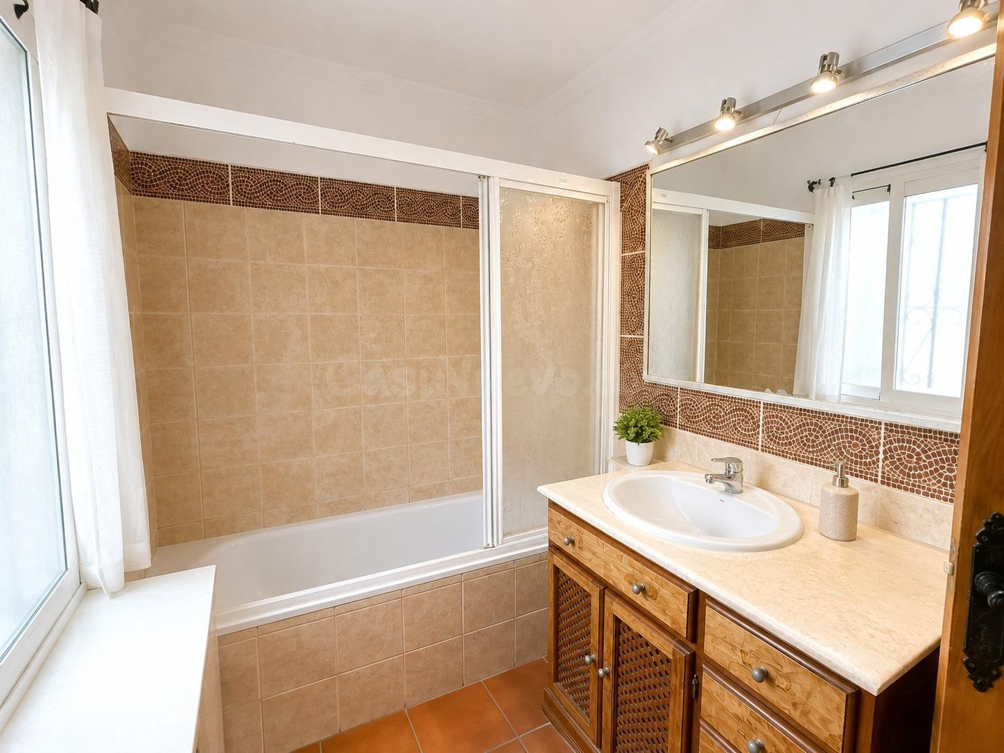 ¡EN VENTA CHALET INDEPENDIENTE EN GUADACORTE! - foto 5