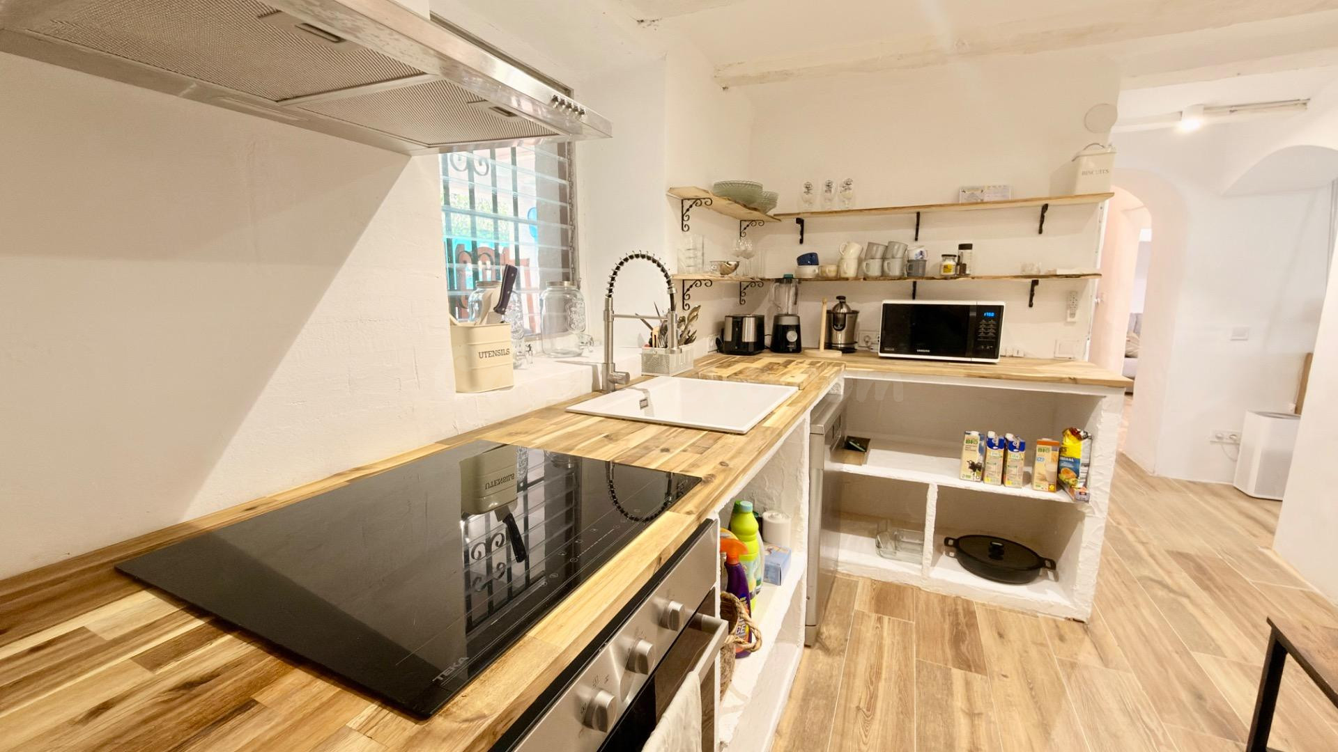 CASA CON ENCANTO EN CUNIT – ESPACIO, TERRAZA Y A SOLO 650 M DEL MAR - foto 3