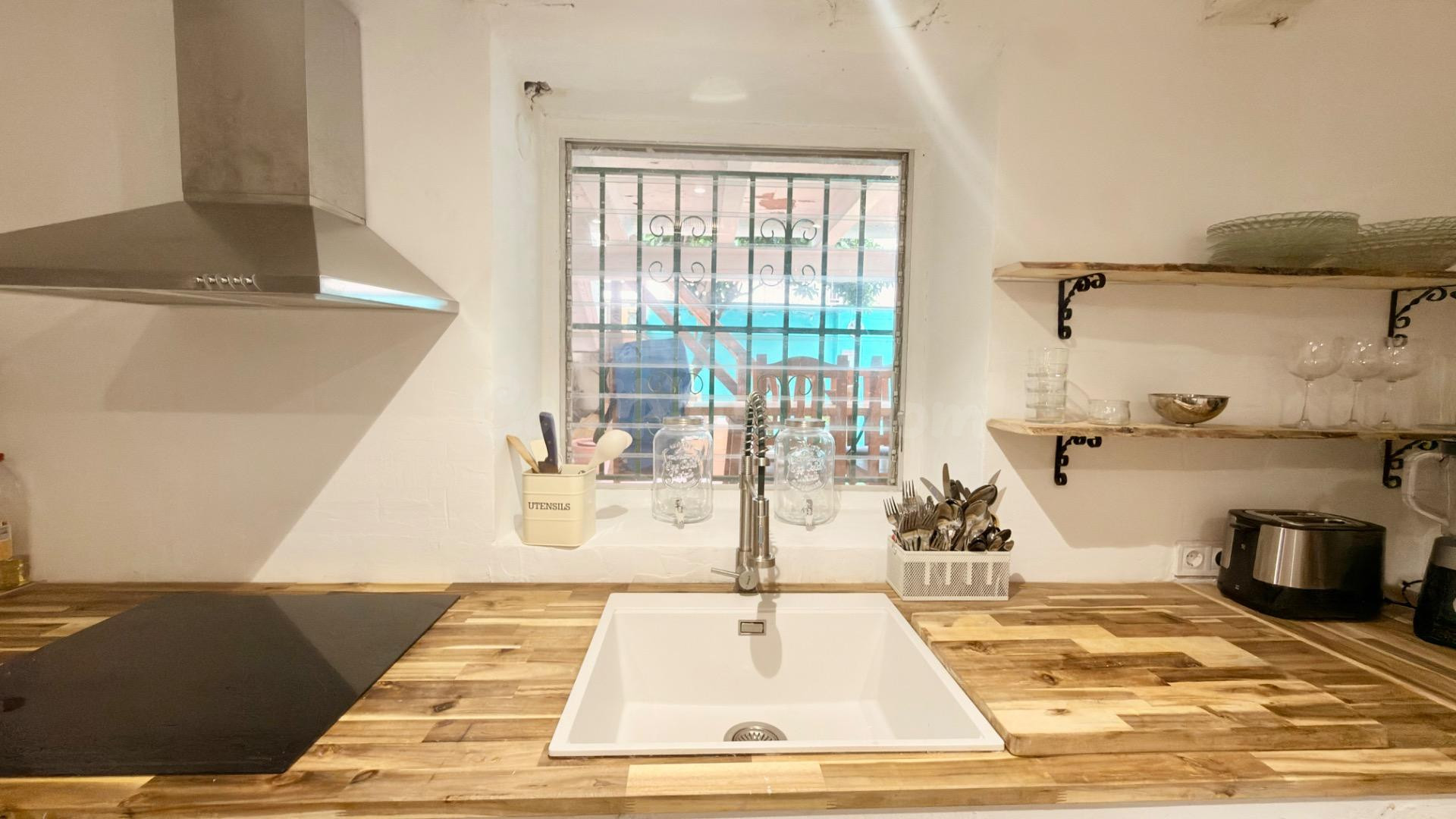 CASA CON ENCANTO EN CUNIT – ESPACIO, TERRAZA Y A SOLO 650 M DEL MAR - foto 4