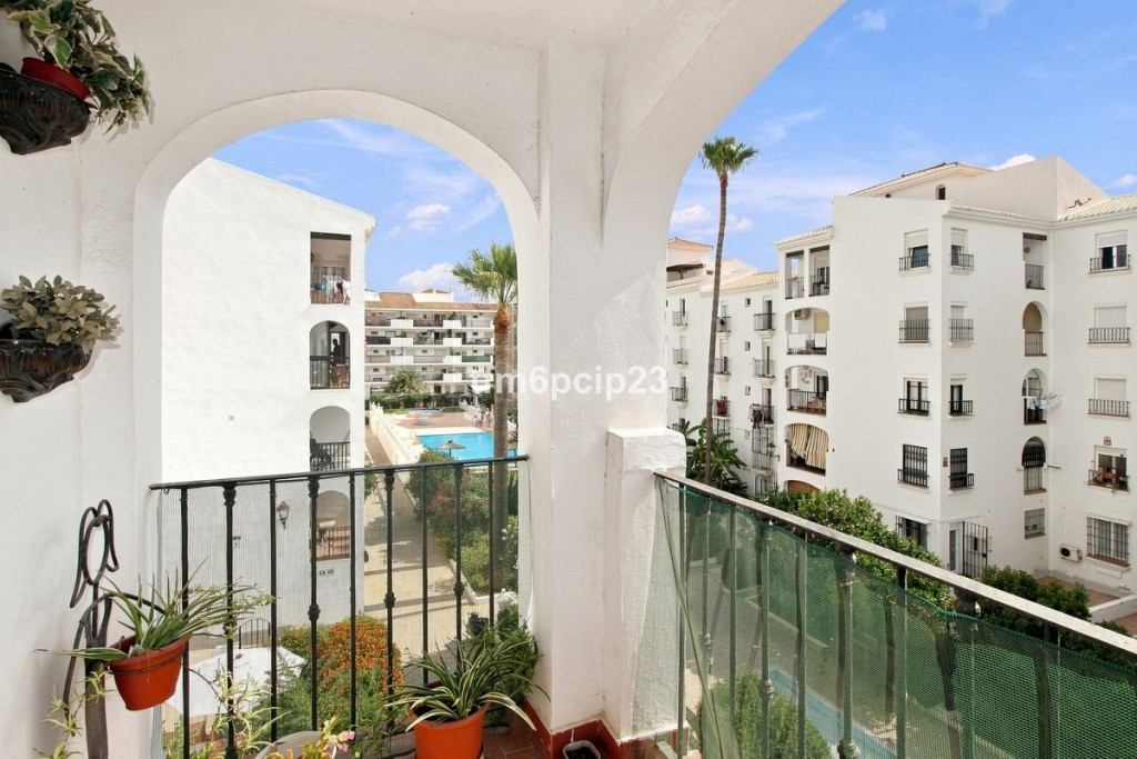 Apartamento en Venta en San Luis De Sabinillas Málaga - foto 2