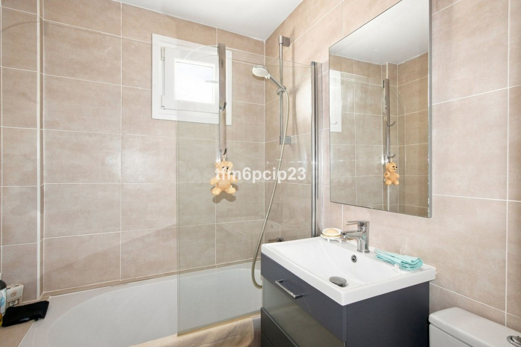 Apartamento en Venta en San Luis De Sabinillas Málaga - foto 3