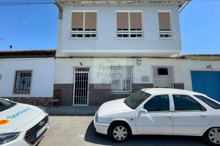 Venta de townhouse en Almoradi, con 4 dormitorios y 2 baños