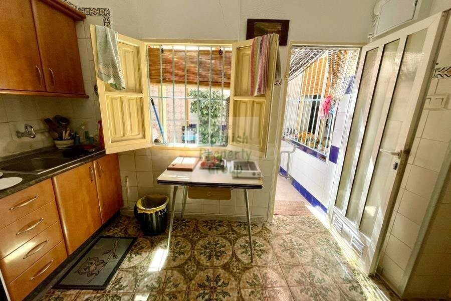 Venta de townhouse en Almoradi, con 4 dormitorios y 2 baños - foto 4