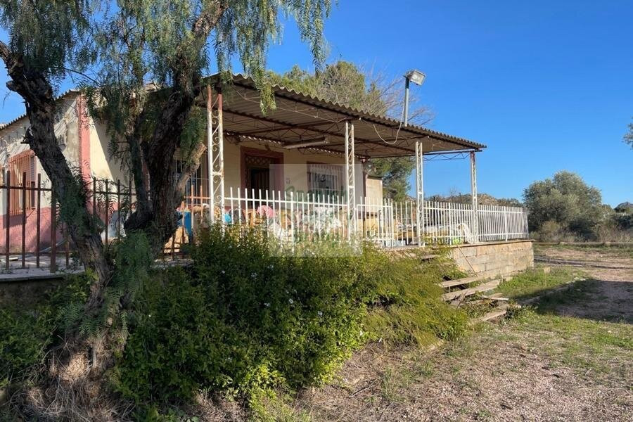 Venta de finca / country property en La romana, con 3 dormitorios y 1 baño con plaza de garaje
