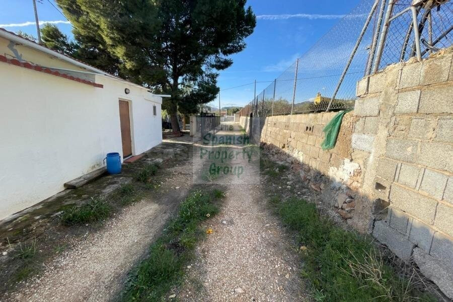 Venta de finca / country property en La romana, con 3 dormitorios y 1 baño con plaza de garaje - foto 2