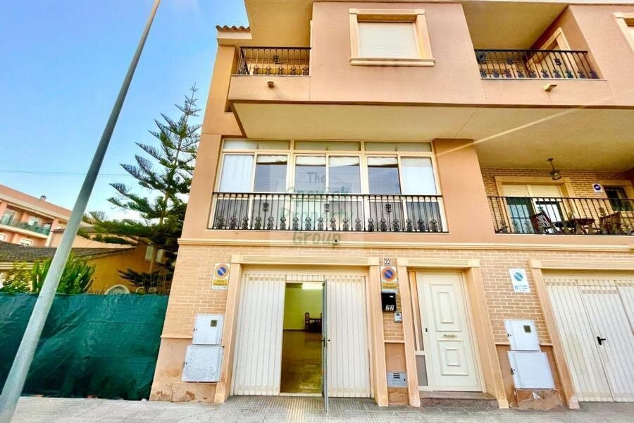 Venta de townhouse en Almoradi, de 150m2 con 3 dormitorios y