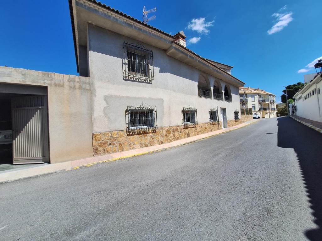 Gran casa de pueblo con finca privada en el corazón de Oria - foto 4