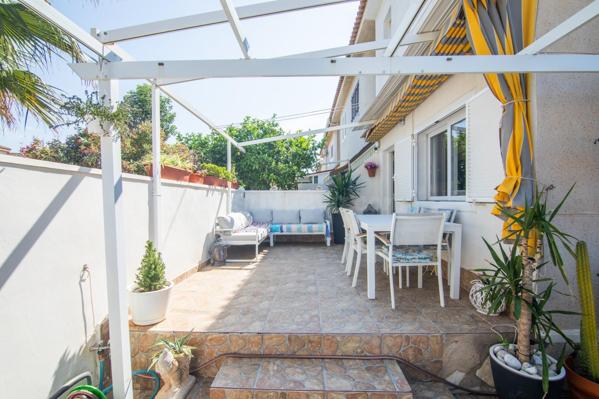 HERMOSA CASA EN ESQUINA CON AMPLIA TERRAZA EN GRAN ALACANT - foto 3