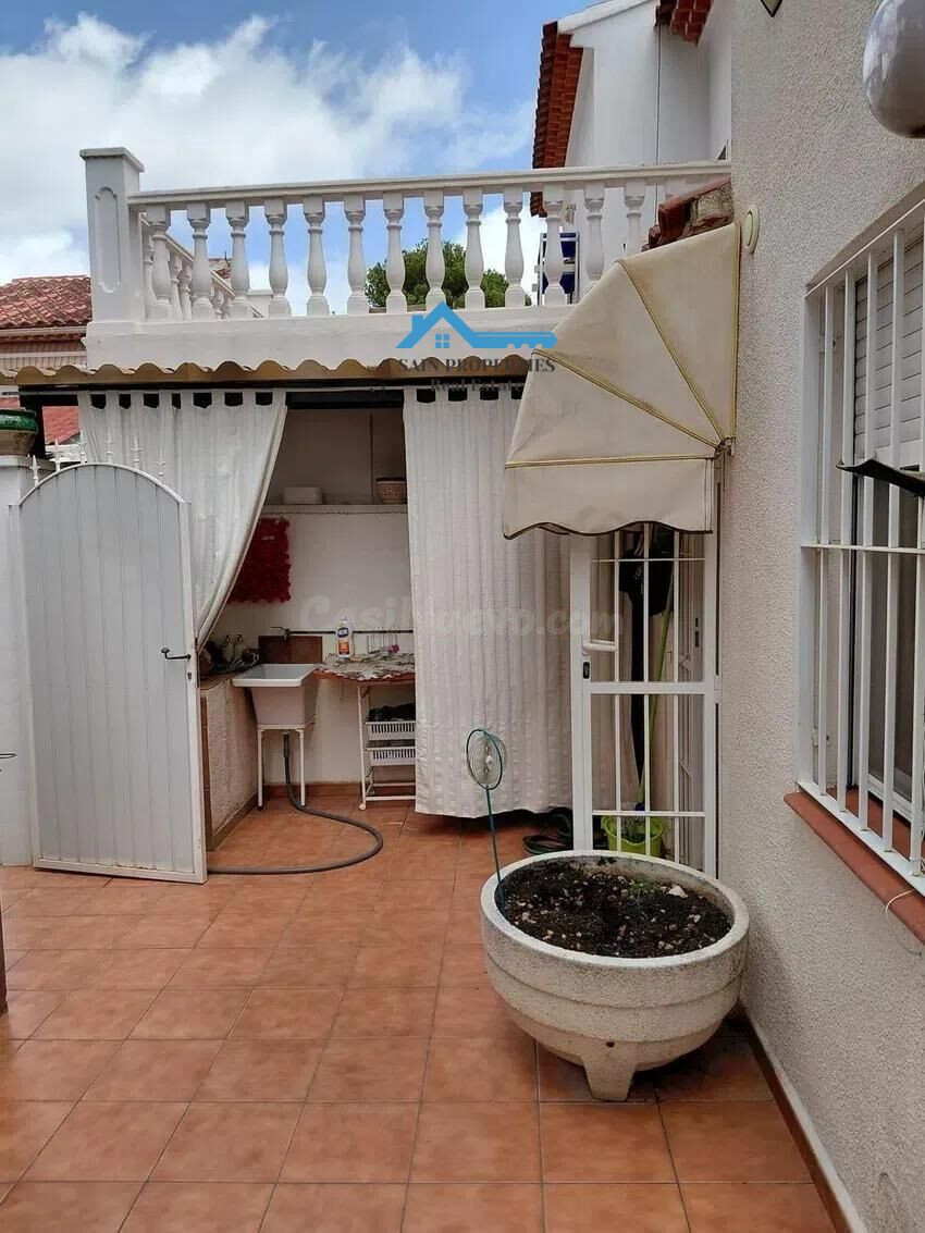 Exclusivo adosado con piscina privada en una urbanización de - foto 4