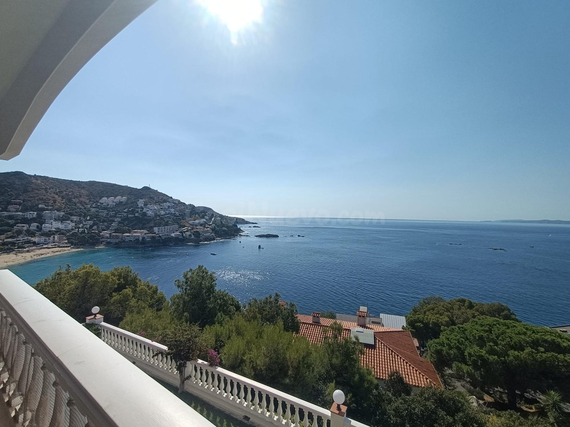 PRECIOSO APARTAMENTO CON VISTAS A LA PLAYA DE CANYELLES