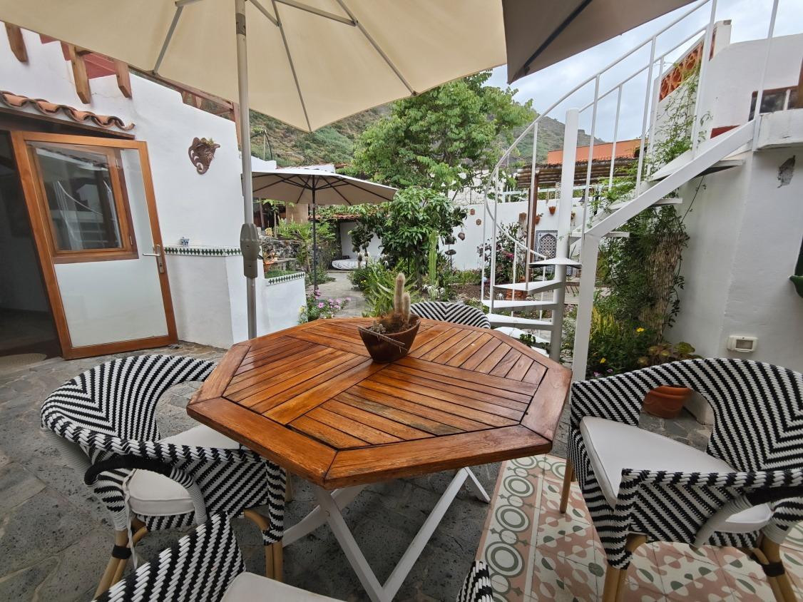 Casa Canaria restaurada con jardín privado en el corazón de Garachico, Tenerife norte.