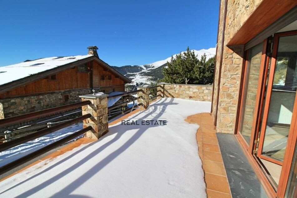 IMPRESIONANTE CHALET EN EL FORN DE CANILLO