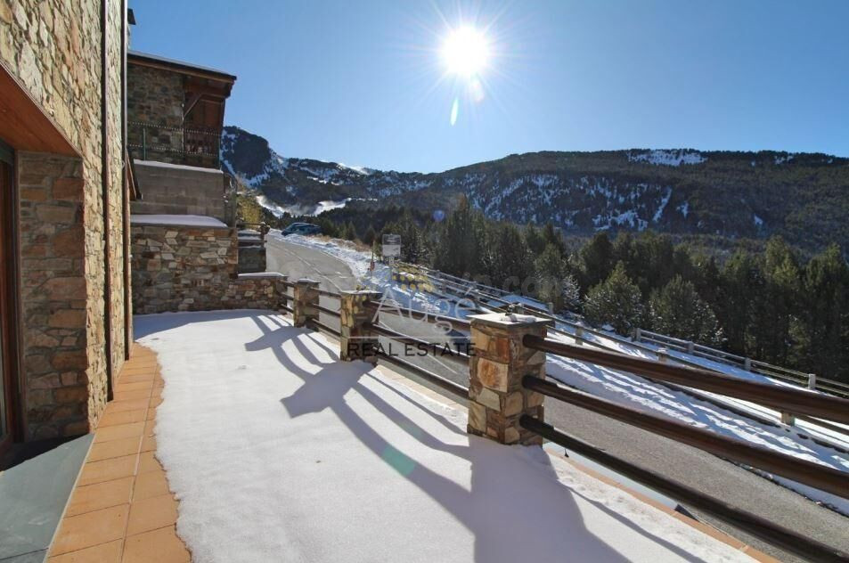 IMPRESIONANTE CHALET EN EL FORN DE CANILLO