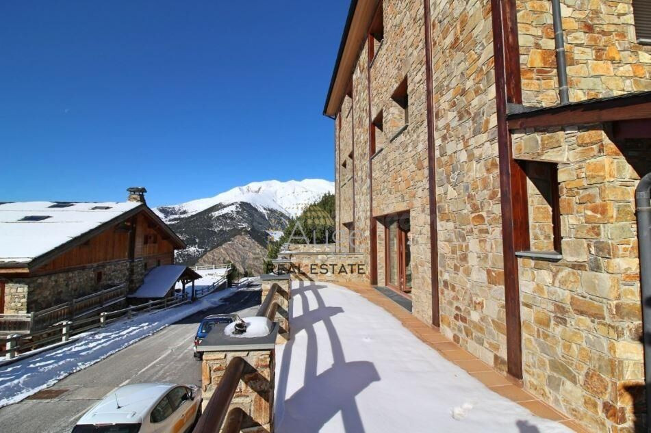IMPRESIONANTE CHALET EN EL FORN DE CANILLO - foto 2