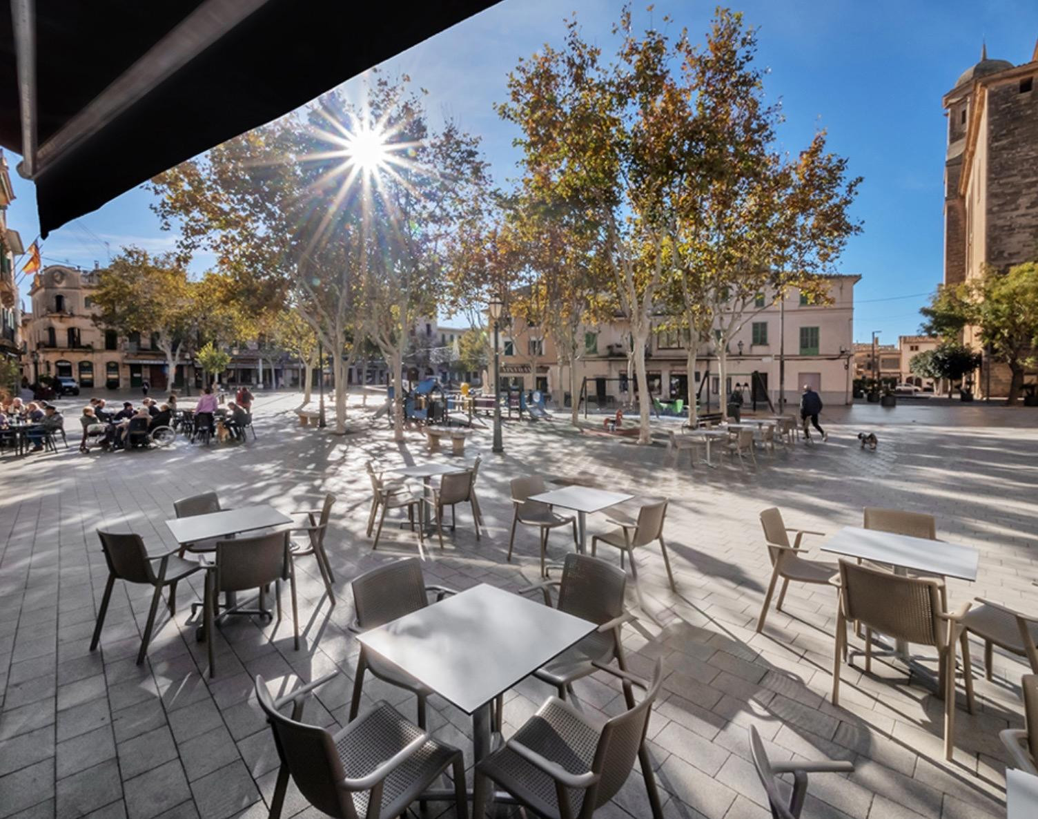 TRASPASO CAFETERIA EN PLAZA EMBLEMÁTICA EN LLUCMAJOR