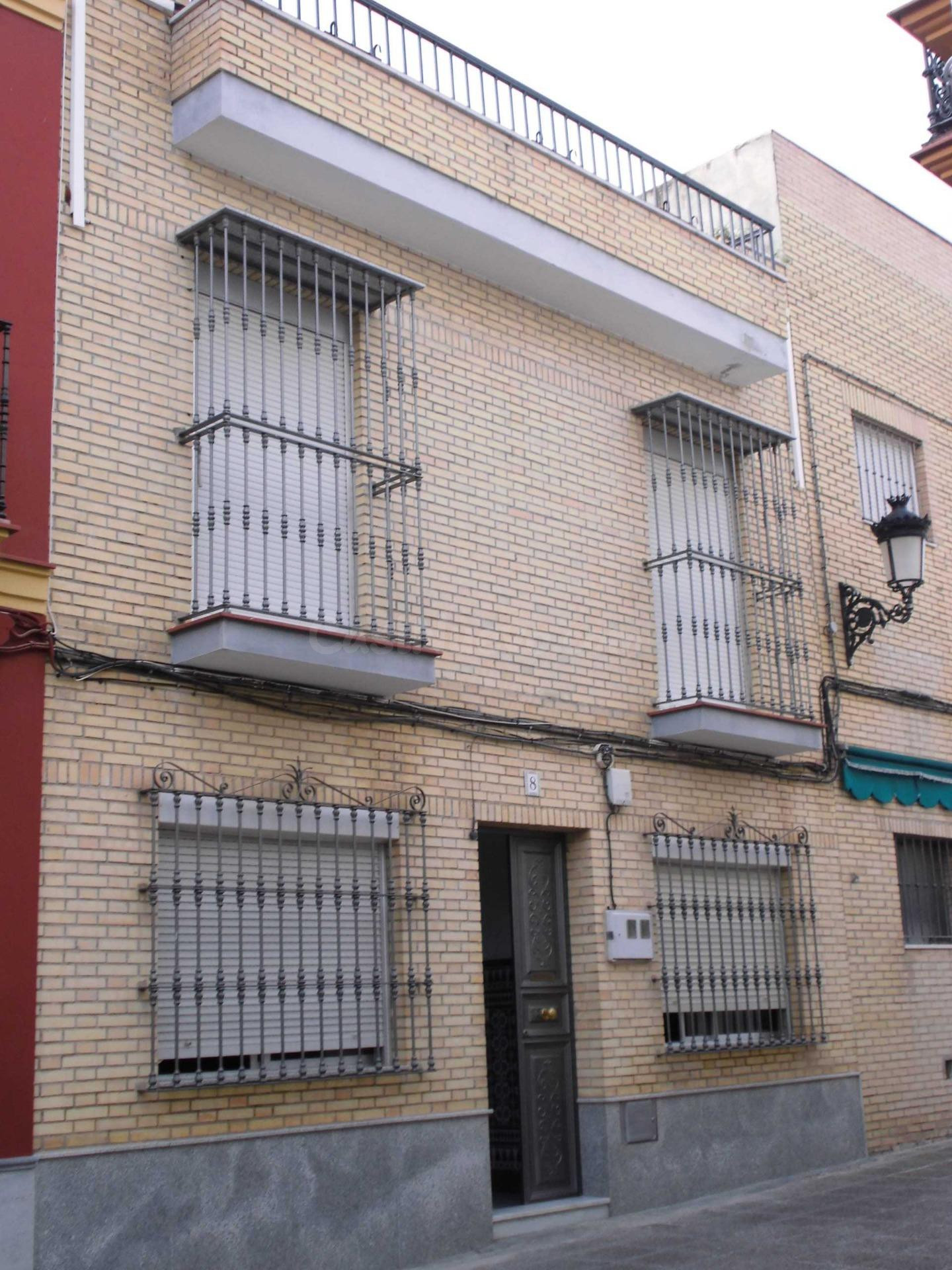 Amplia Casa en La Merced: Ideal para Familias o Inversores