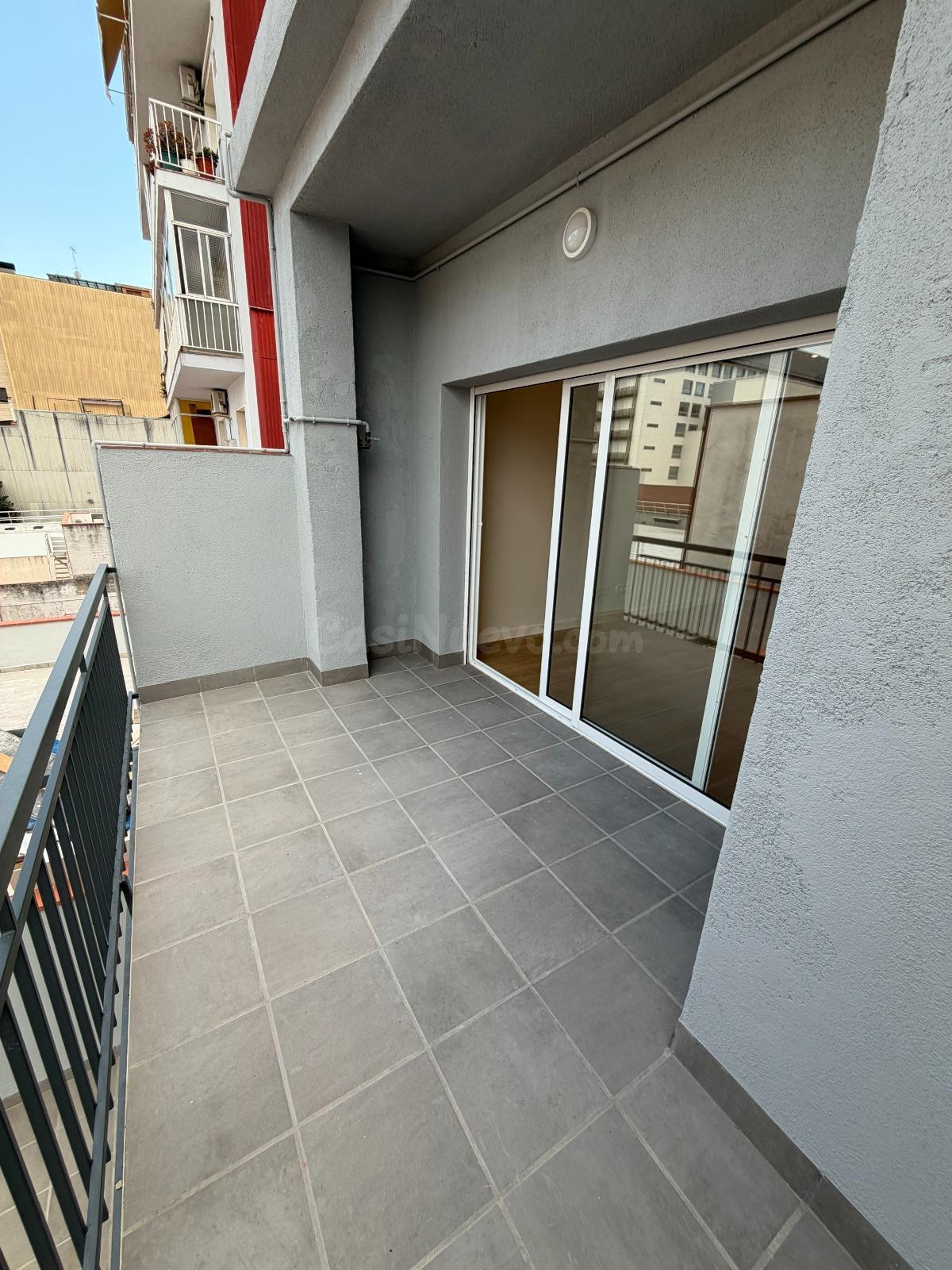 PISO TOTALMENTE REFORMADO A ESTRENAR CON TERRAZA DE 10 METRO - foto 4