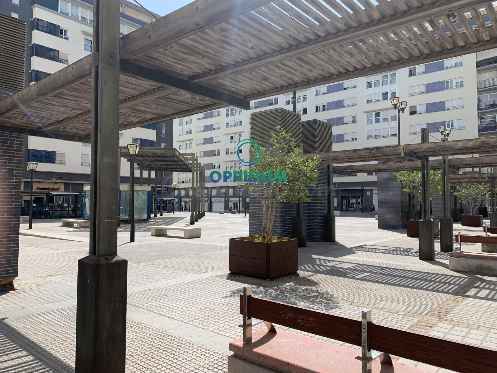 LOCAL COMERCIAL EN AVENIDA CORUÑA (CÁDIZ)