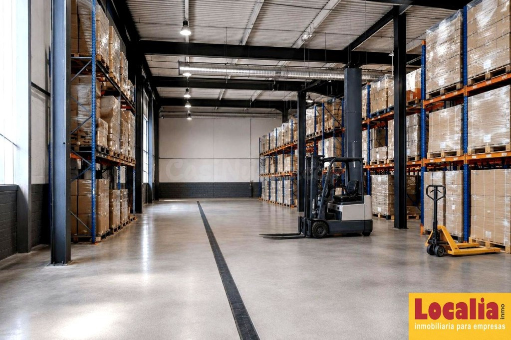 NAVE CON CAMPA PARA ALMACÉN, LOGÍSTICA Y USOS COMERCIALES - foto 2