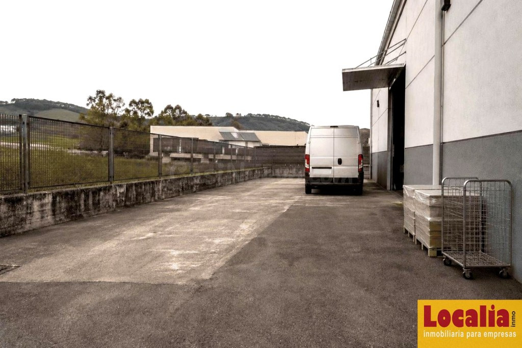 NAVE CON CAMPA PARA ALMACÉN, LOGÍSTICA Y USOS COMERCIALES - foto 4