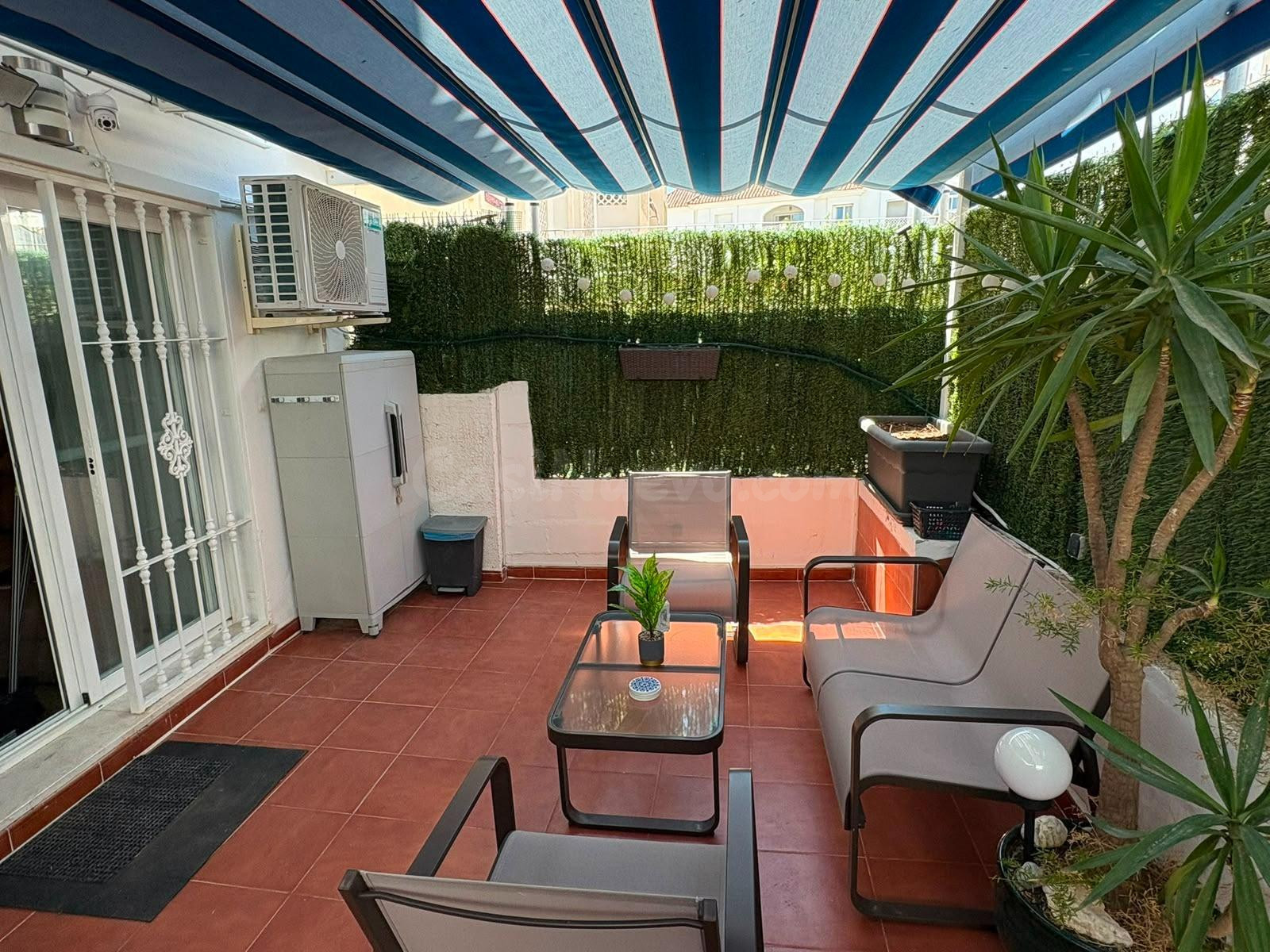 Precioso piso reformado con gran terraza privada en plena Carihuela - foto 2