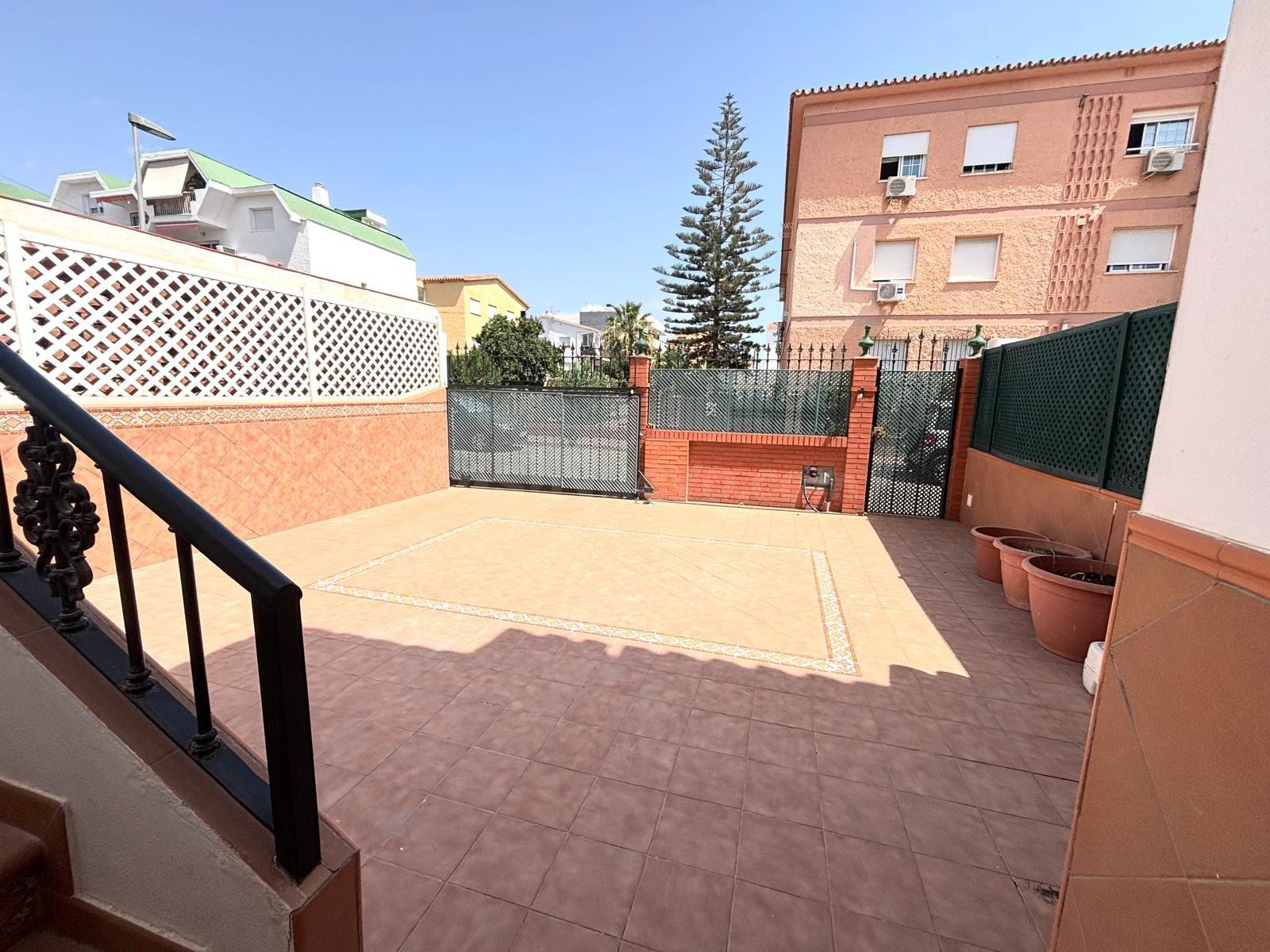 VIVIENDA REFORMADA DE 2 habitaciones (+2) A 10 METROS DE LA  - foto 2