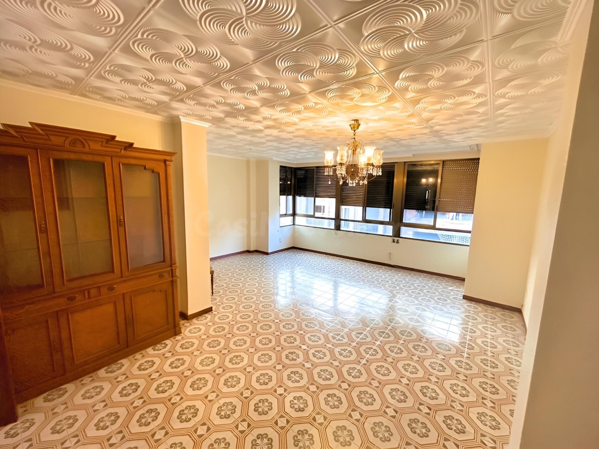 Amplio piso con 4 habitaciones en el centro de La Vall d'Uixó