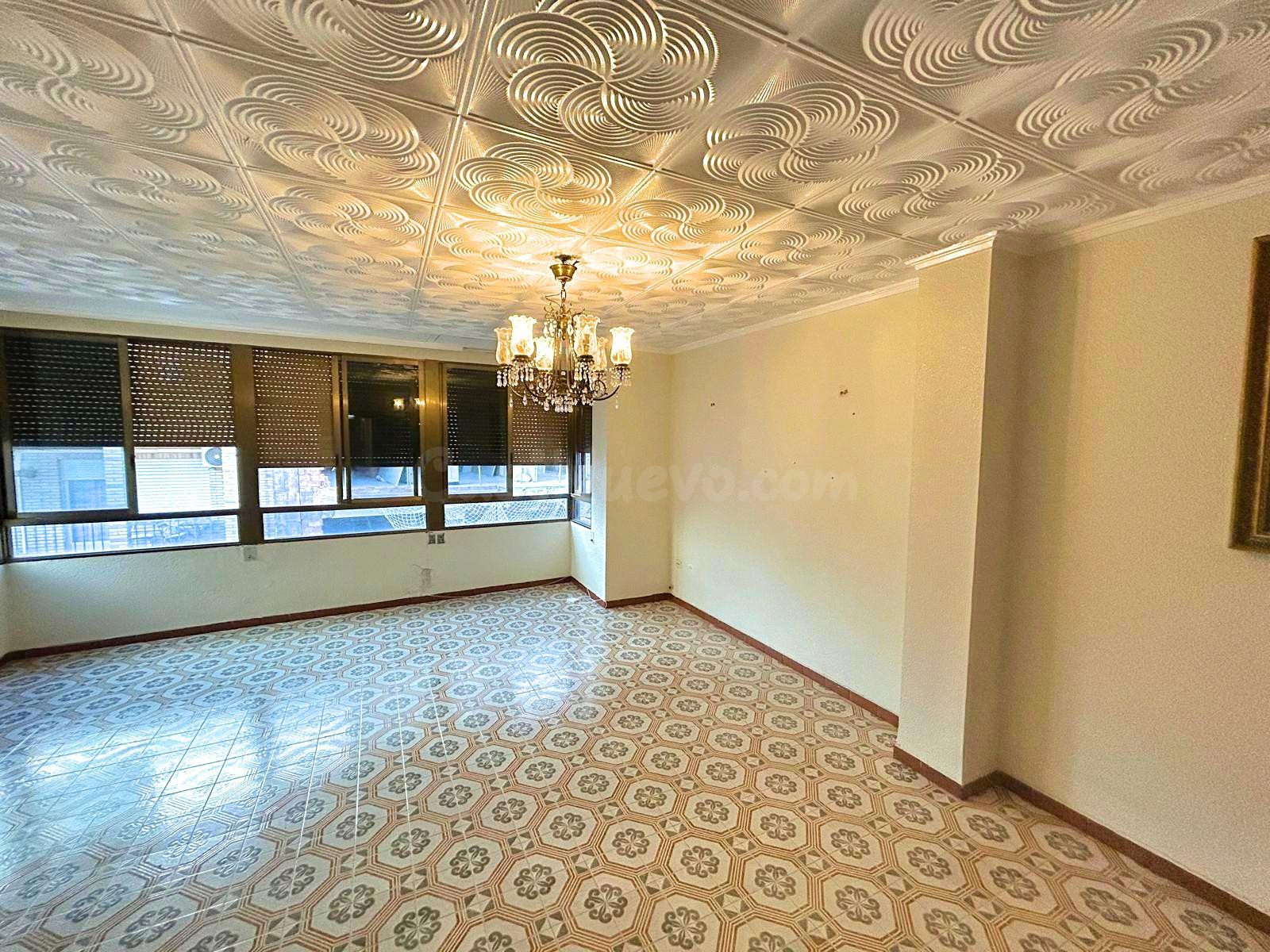 Amplio piso con 4 habitaciones en el centro de La Vall d'Uix - foto 2