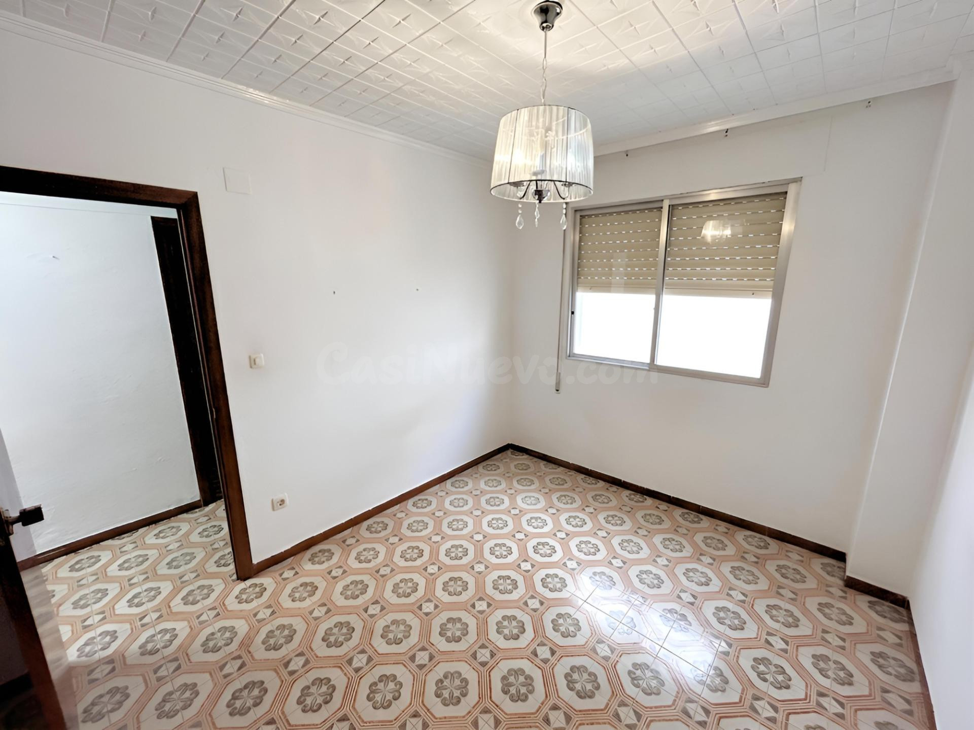 Amplio piso con 4 habitaciones en el centro de La Vall d'Uix - foto 3