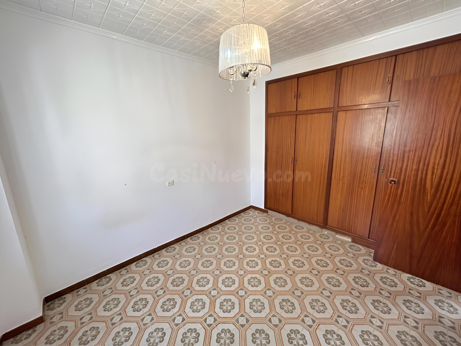 Amplio piso con 4 habitaciones en el centro de La Vall d'Uix - foto 4