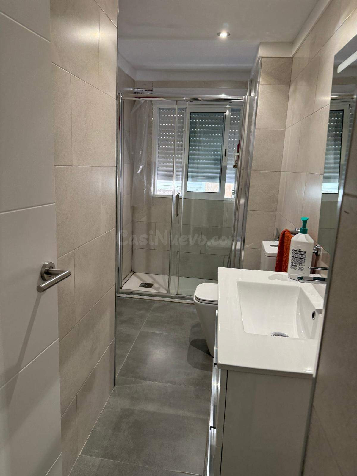 Acogedor Piso Exterior en Carolinas Bajas, Alicante - €165,0 - foto 3