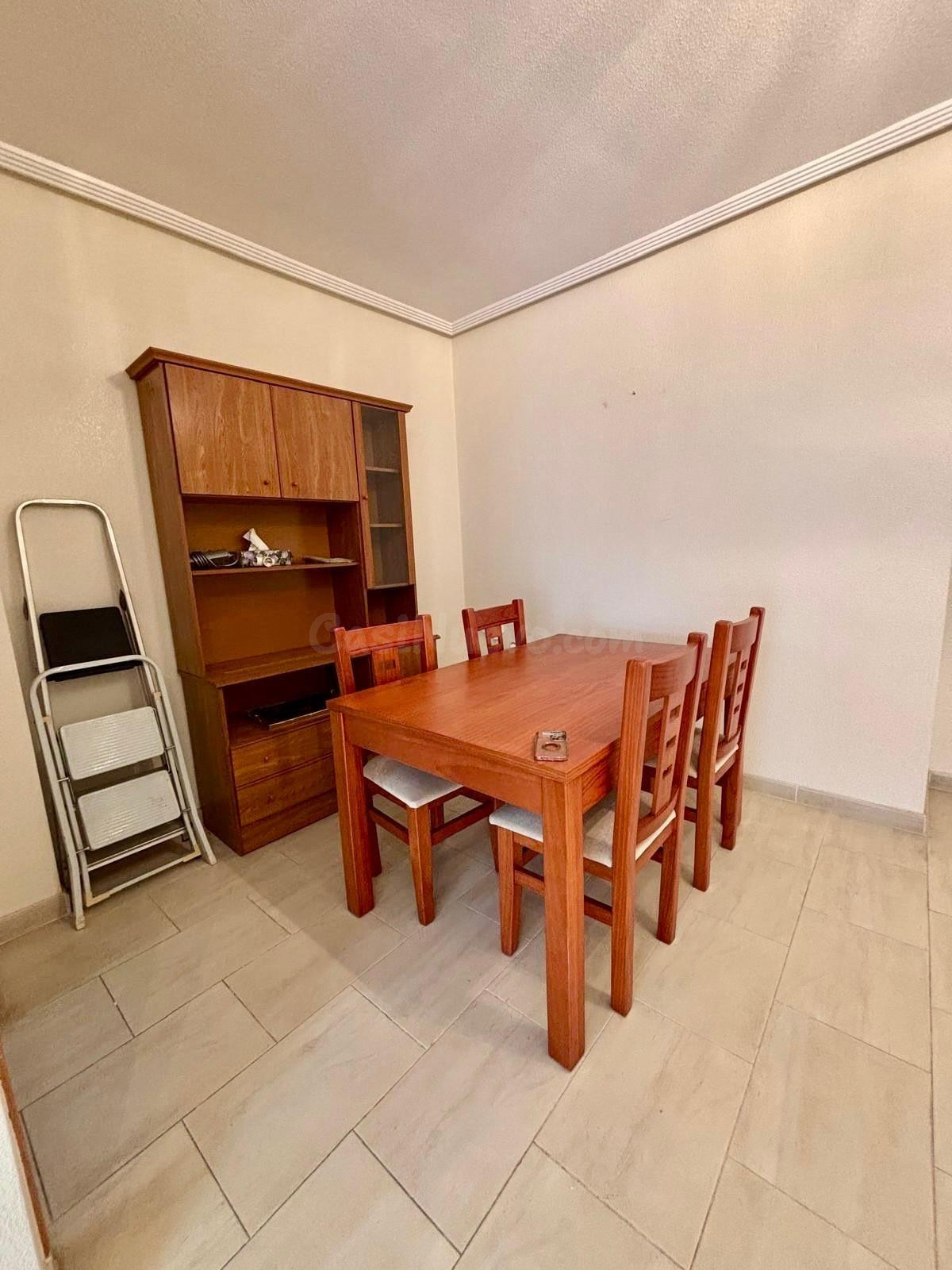 Piso de 2 dormitorios en el centro de Torrevieja - foto 5