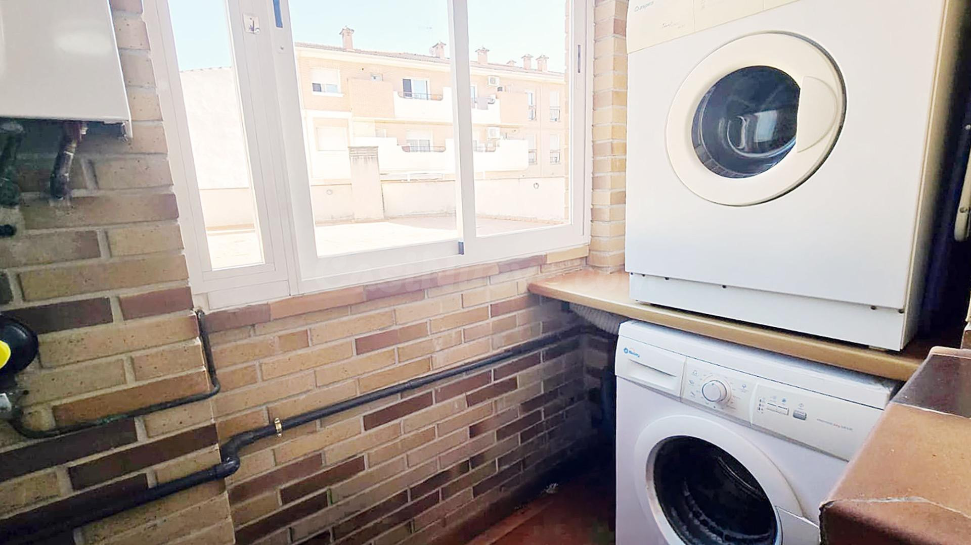 ¡ESTUDIANTES! PISO CON TERRAZA INTEGRADA COMPLETAMENTE AMUEB - foto 5