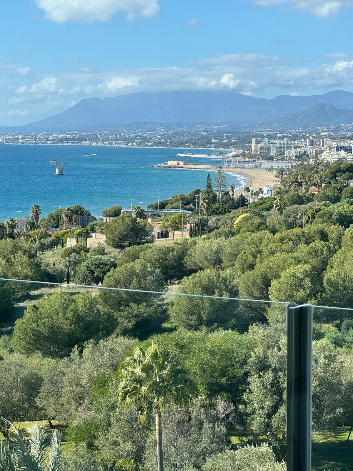 Alquiler en Torre Diana Marbella . Vistas panorámicas al mar y a la montaña