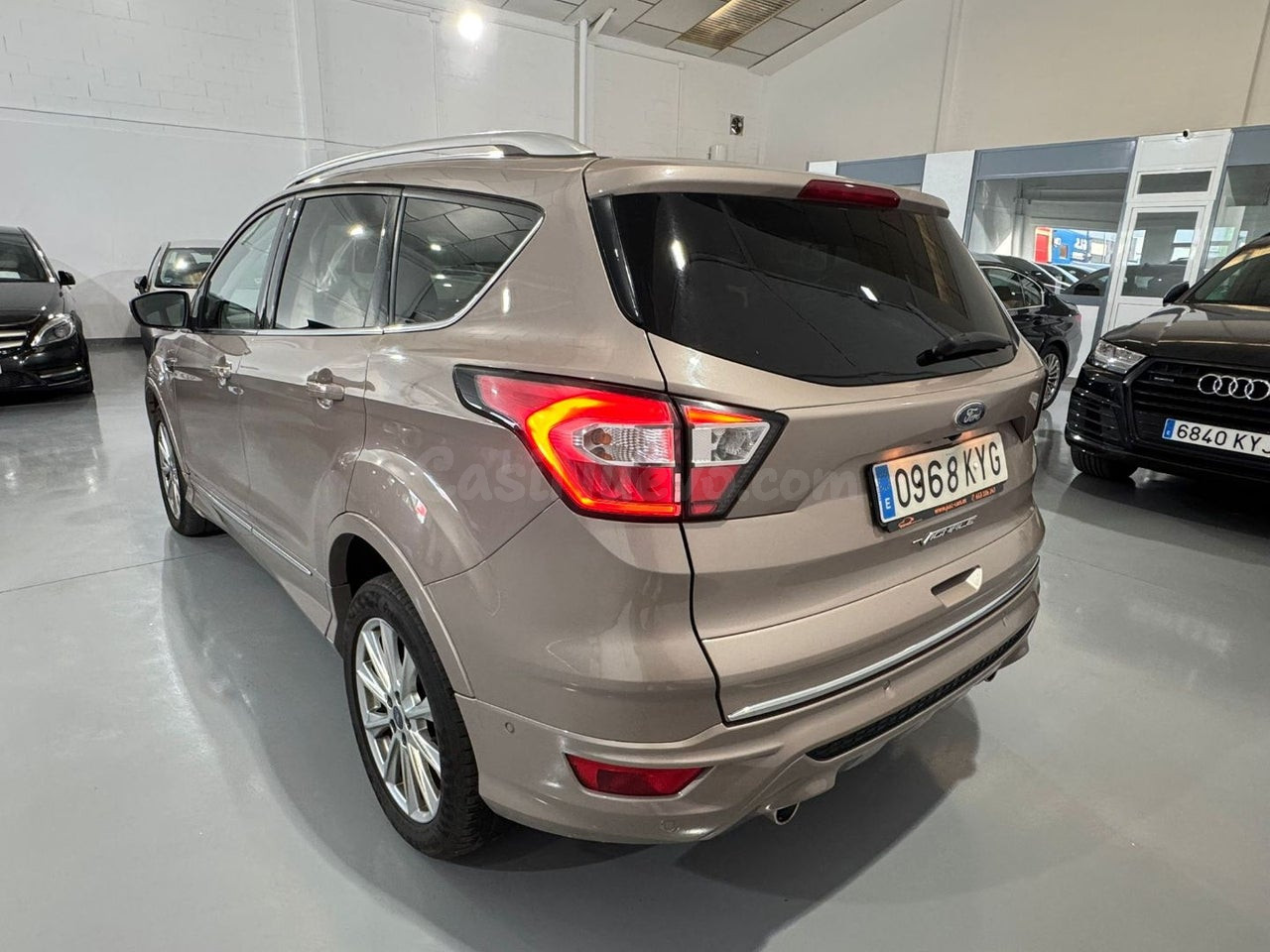 FORD Kuga Vignale 2.0 TDCi 132kW 4x4 PowerShift (2019) - foto 3