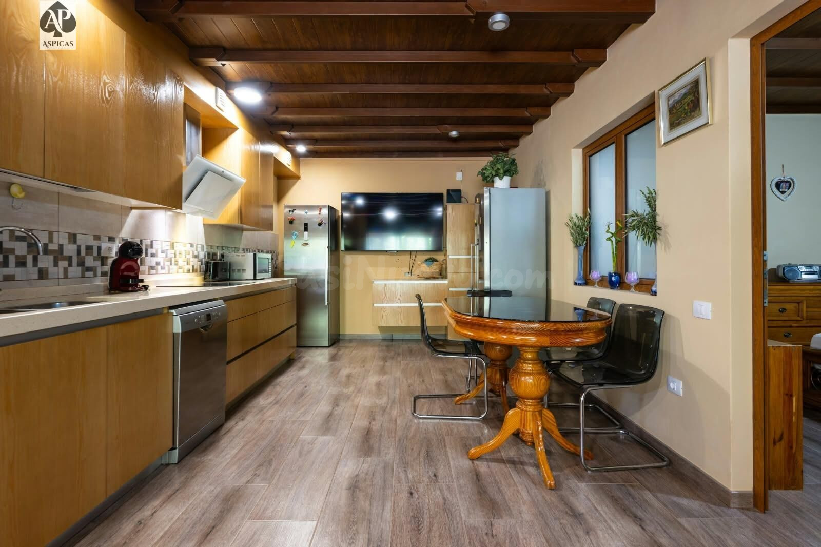 Exclusiva finca reformada con 1.581 m2 de parcela y gran pot - foto 3