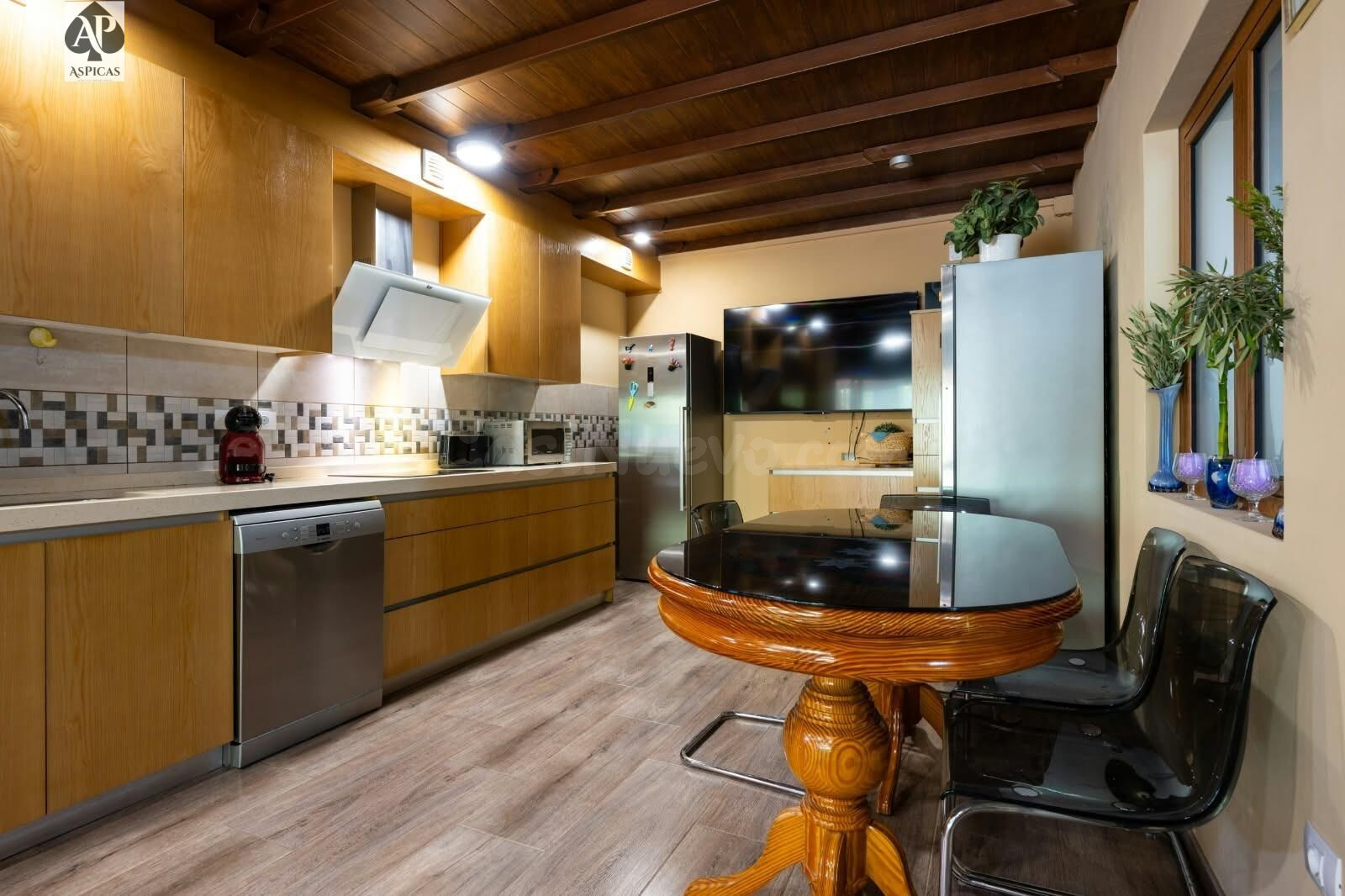 Exclusiva finca reformada con 1.581 m2 de parcela y gran pot - foto 4