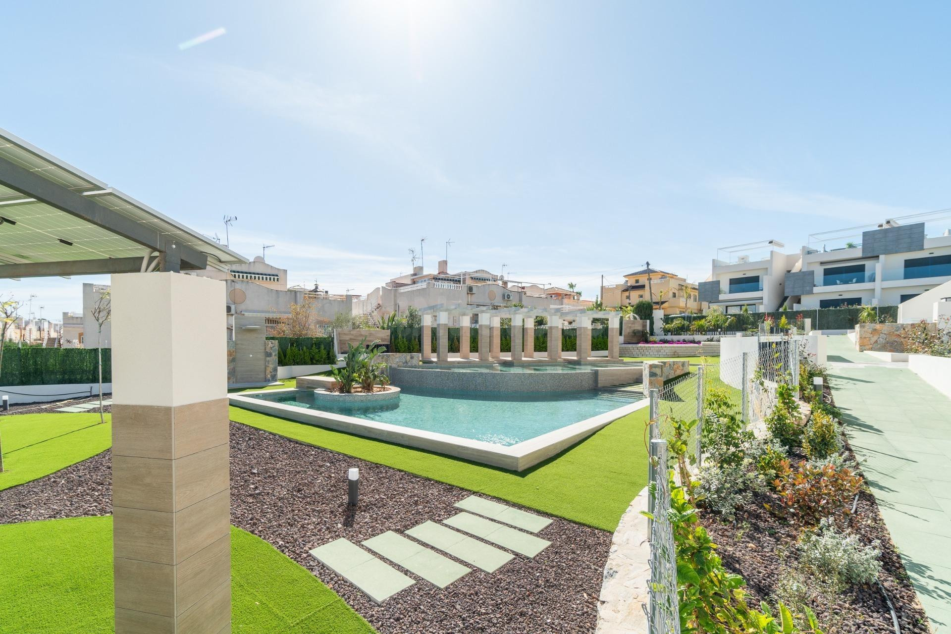 Bungalow en planta baja en Los Balcones(Torrevieja) - foto 2