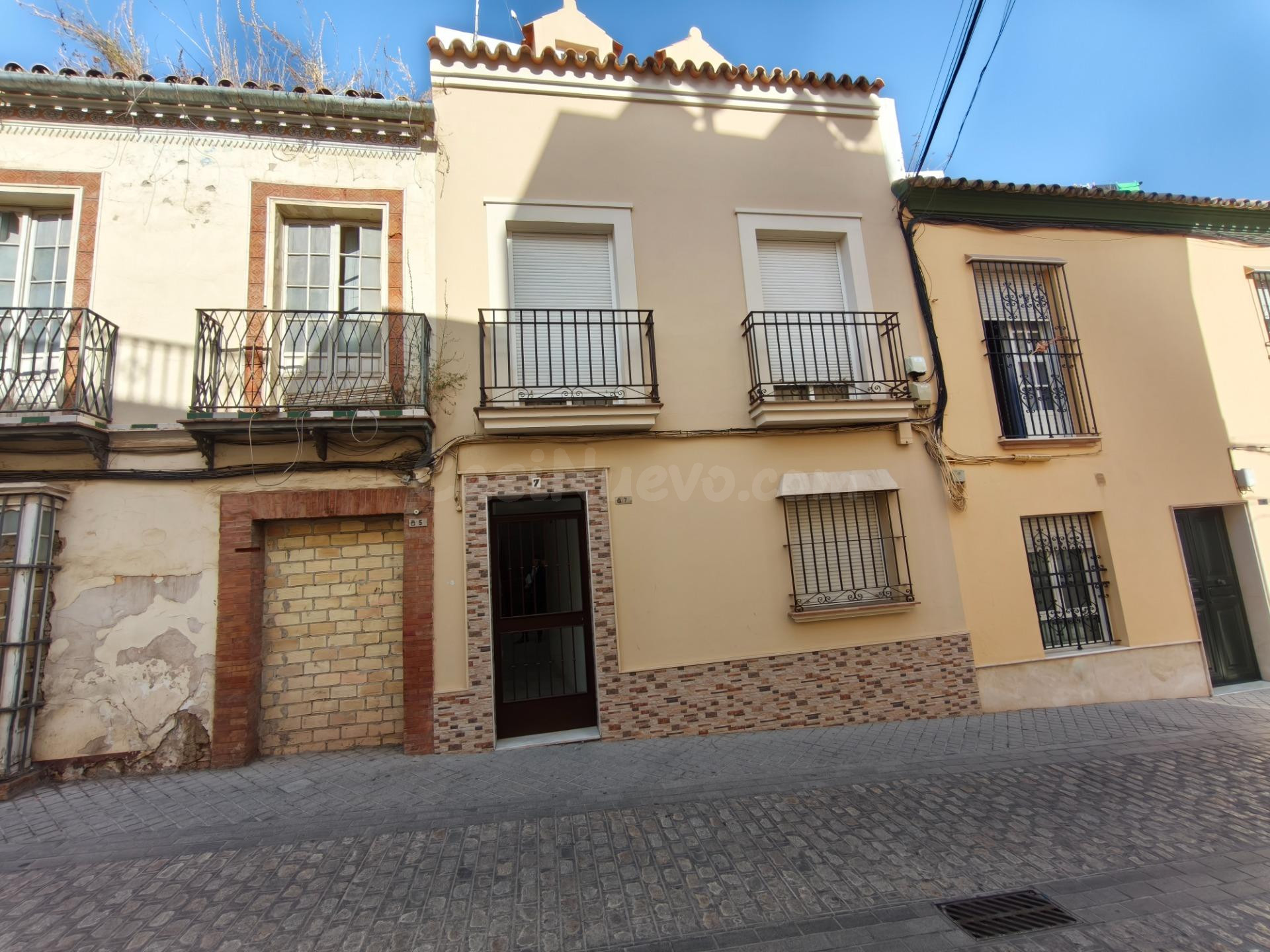 Piso en Planta Baja con Espacios Exteriores Privados!