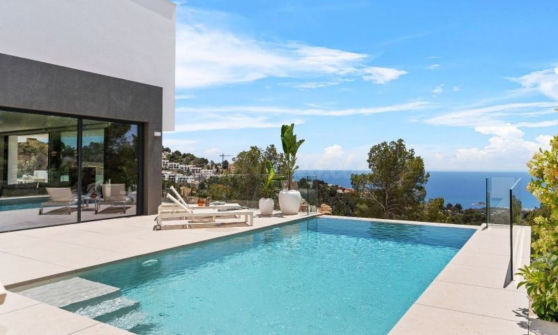 VILLA DE 4 DORMITORIOS Y 6 BAÑOS EN ALTEA (ALICANTE) - foto 2