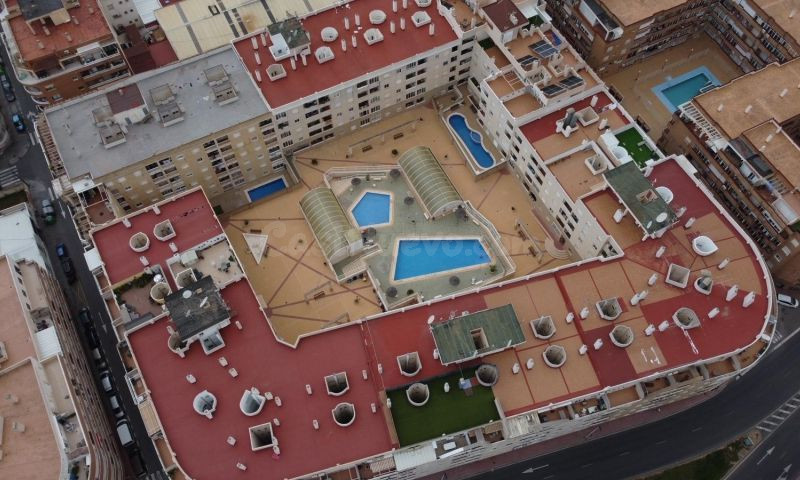 APARTAMENTO DE 2 DORMITORIOS 1 BAÑO EN TORREVIEJA ( CENTRO ) - foto 4